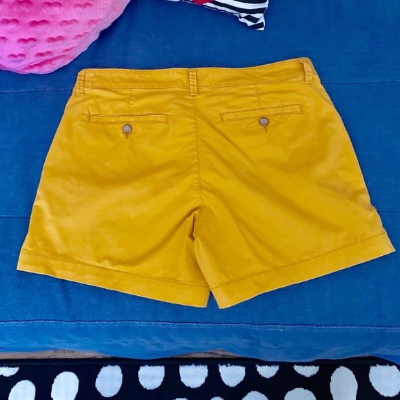 GAP Khaki 5in Short - Picture 3 of 7